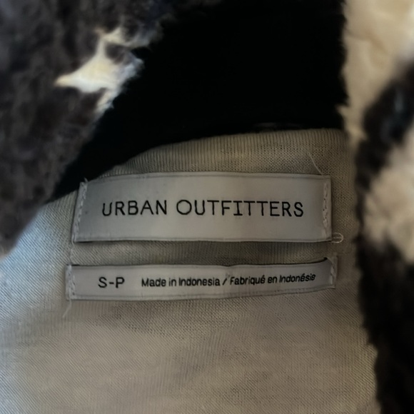 Urban Outfitters Olivia Print Sherpa Jacket - Picture 9 of 10